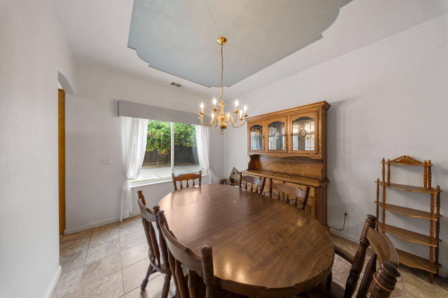 2101 Arabian Way Turlock, CA 95380 - Photo 12 of 38 a dining room with furniture and window