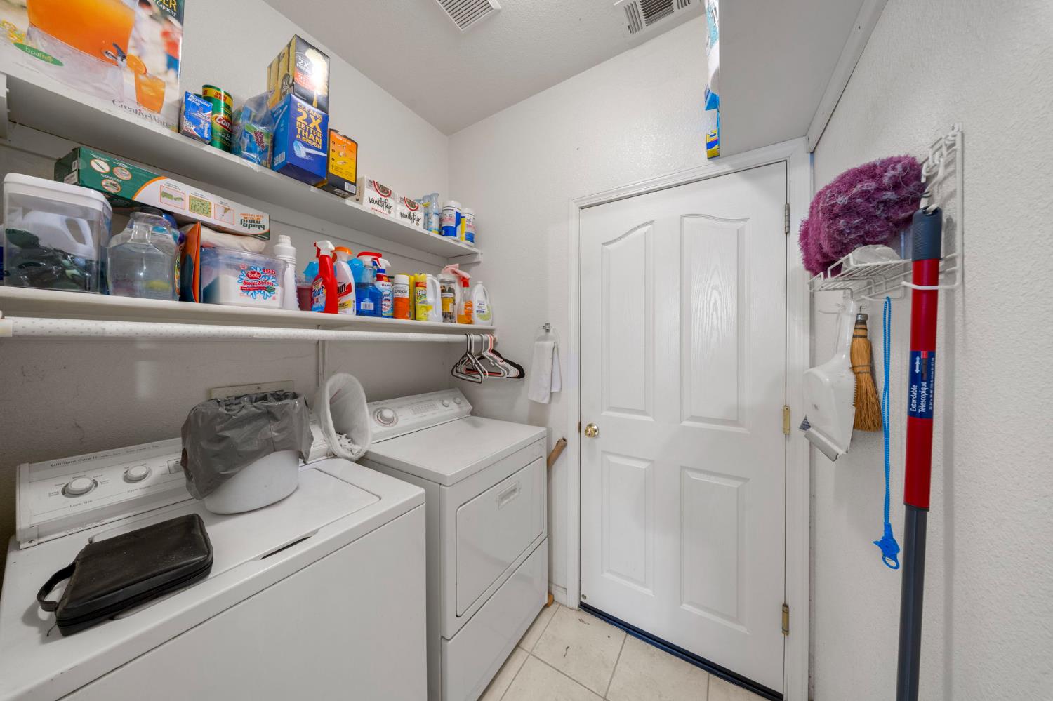 2101 Arabian Way Turlock, CA 95380 - Photo 25 of 38 a utility room with dryer and washer