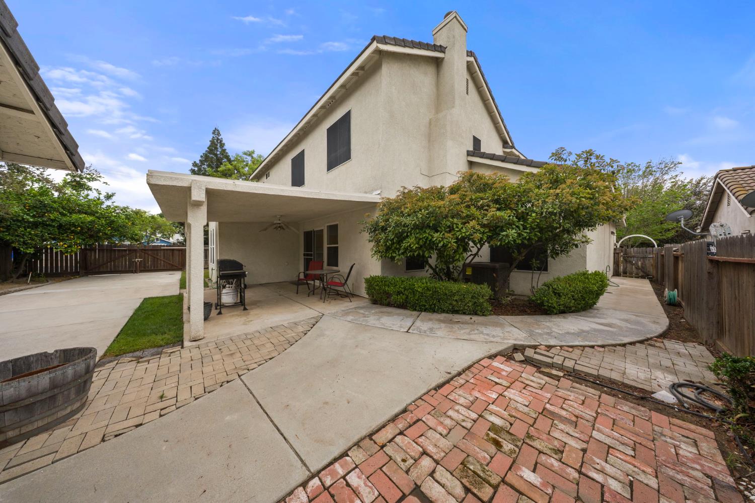 2101 Arabian Way Turlock, CA 95380 - Photo 38 of 38 a front view of a house with garden