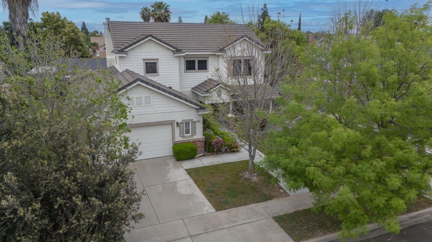 2101 Arabian Way Turlock, CA 95380 - Photo 4 of 38 a view of a house with backyard and garden