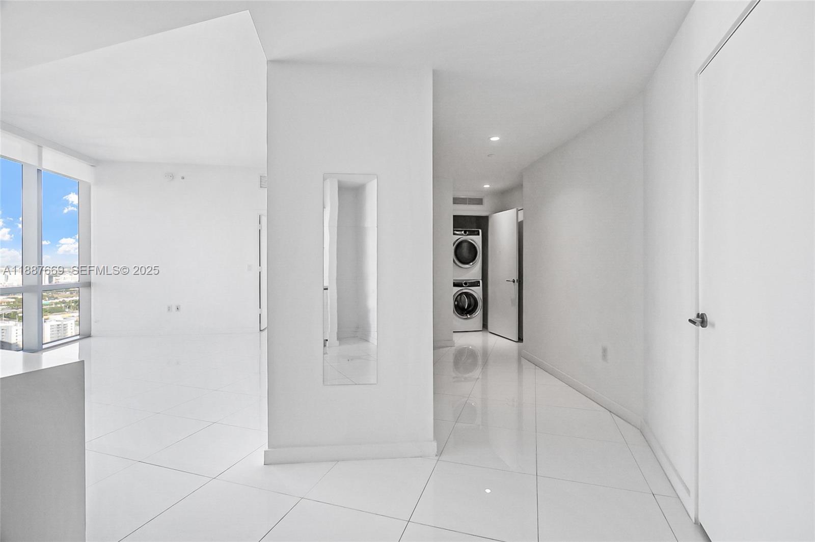 851 Northeast 1st Avenue, Unit 2802 Miami, FL 33132 - Photo 15 of 50 a view of entryway with white walls