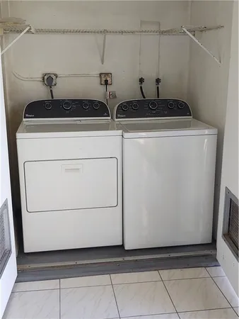 $2,400 | 130 Northwest 70th Street, Unit 202, Boca Raton, FL 33487