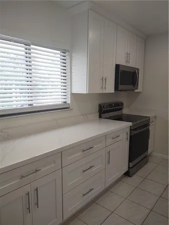 $2,400 | 130 Northwest 70th Street, Unit 202, Boca Raton, FL 33487