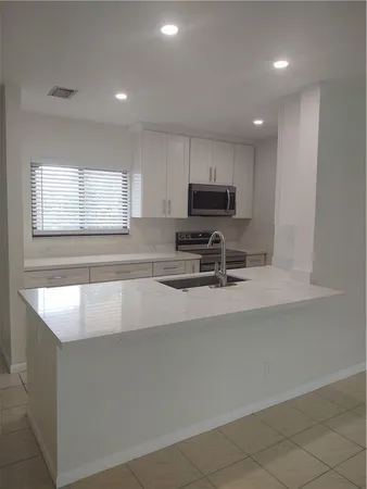 $2,400 | 130 Northwest 70th Street, Unit 202, Boca Raton, FL 33487