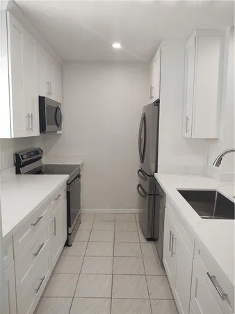 $2,400 | 130 Northwest 70th Street, Unit 202, Boca Raton, FL 33487