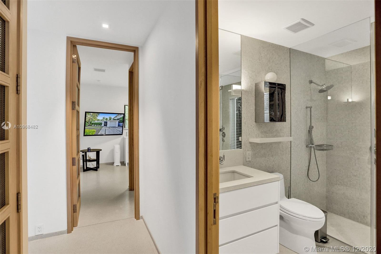 3075 North Bay Road Miami Beach, FL 33140 - Photo 31 of 68