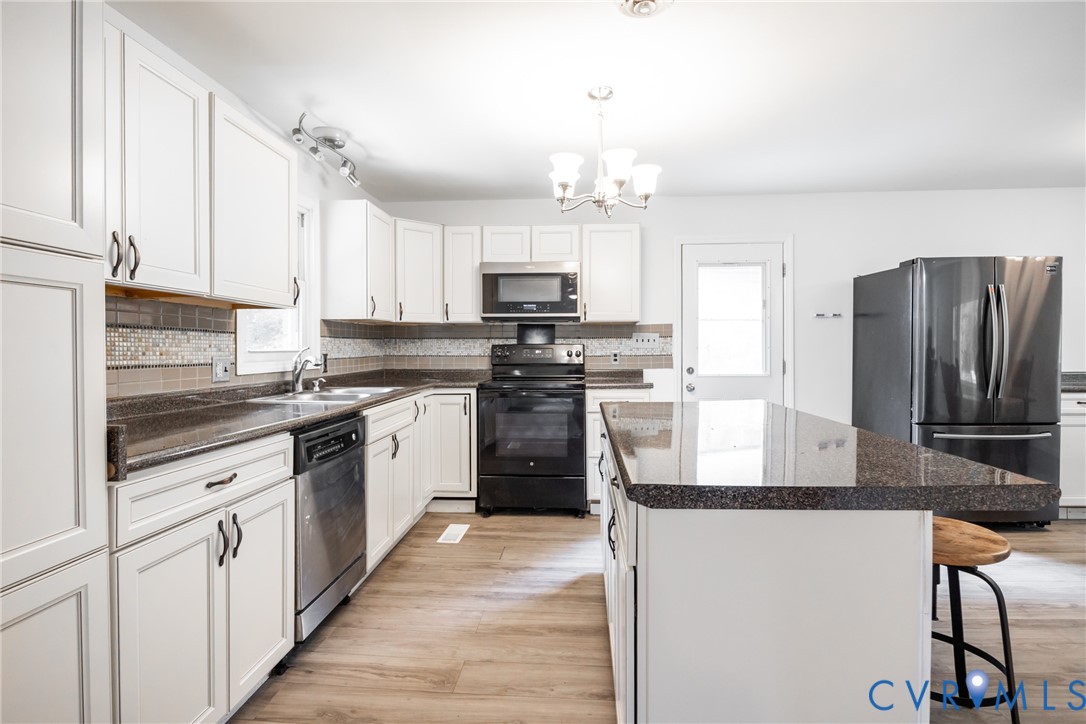 9016 Robin Road Disputanta, VA 23842 - Photo 5 of 30