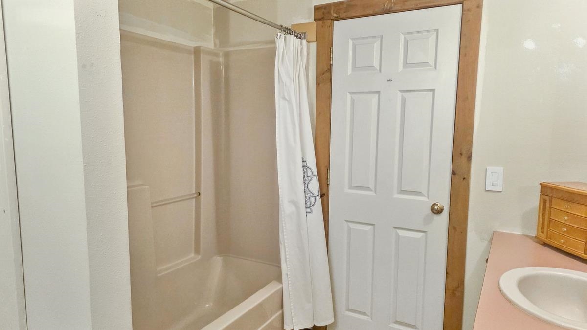 60 Fletcher Lane Hartford, VT 05059 - Photo 19 of 35