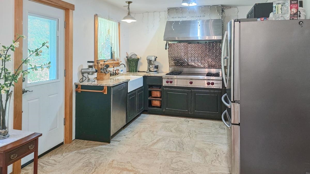 60 Fletcher Lane Hartford, VT 05059 - Photo 7 of 35