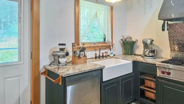 $399,000 | 60 Fletcher Lane, Hartford, VT 05059