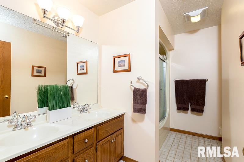 2280 Wynnewood Road Bettendorf, IA 52722 - Photo 15 of 24 Gallery Image 15
