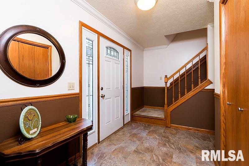 2280 Wynnewood Road Bettendorf, IA 52722 - Photo 3 of 24 Gallery Image 3