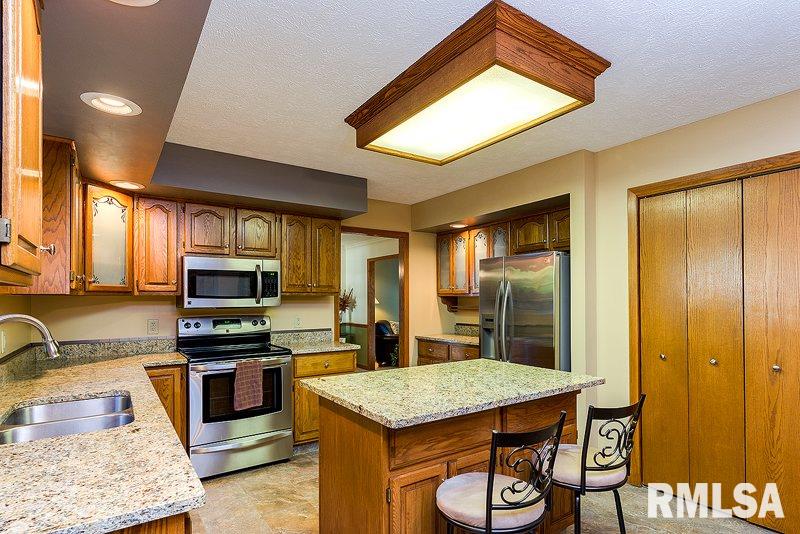 2280 Wynnewood Road Bettendorf, IA 52722 - Photo 5 of 24 Gallery Image 5