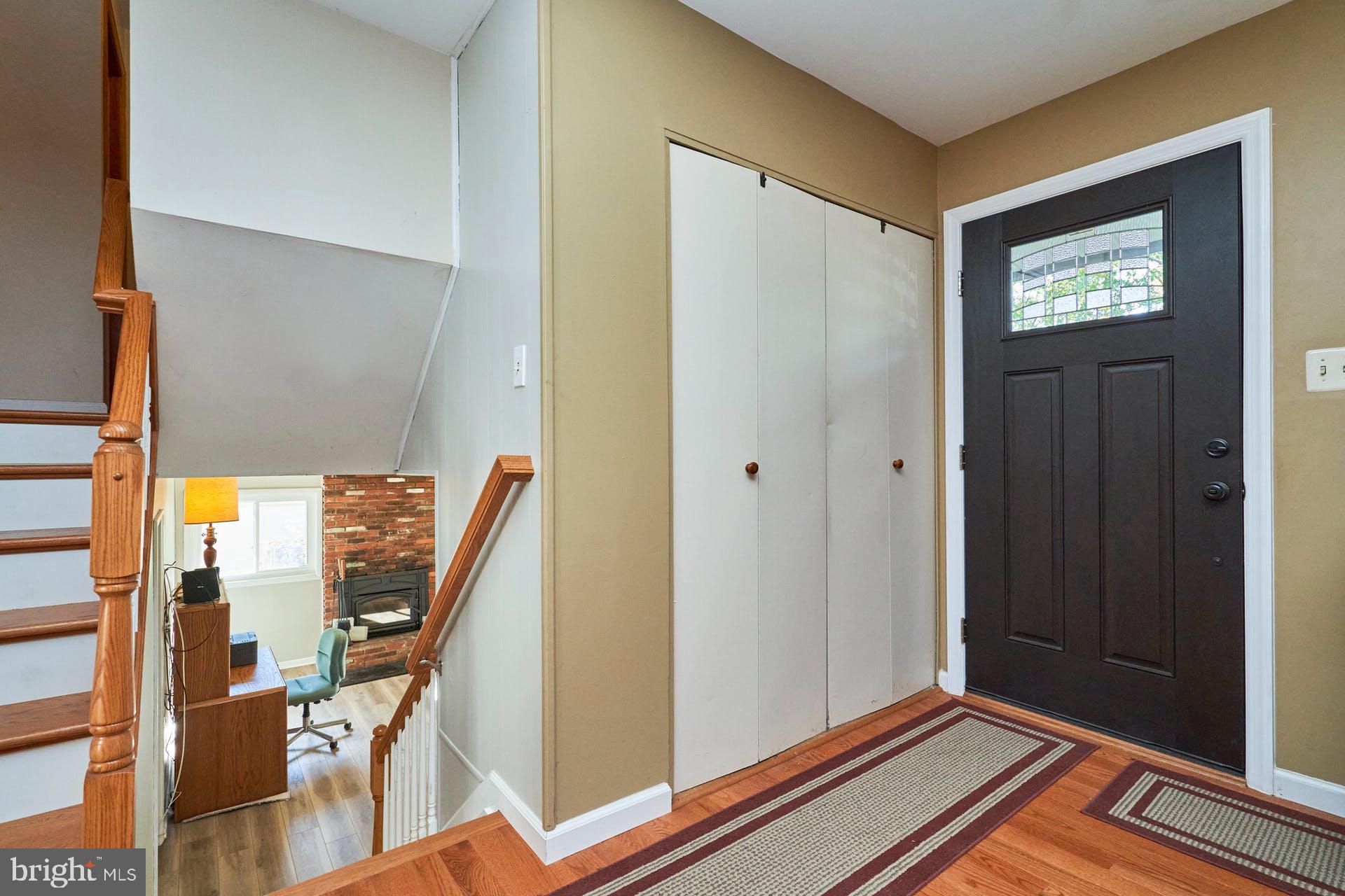 11106 Del Rio Drive Fairfax, VA 22030 - Photo 15 of 48 Entry