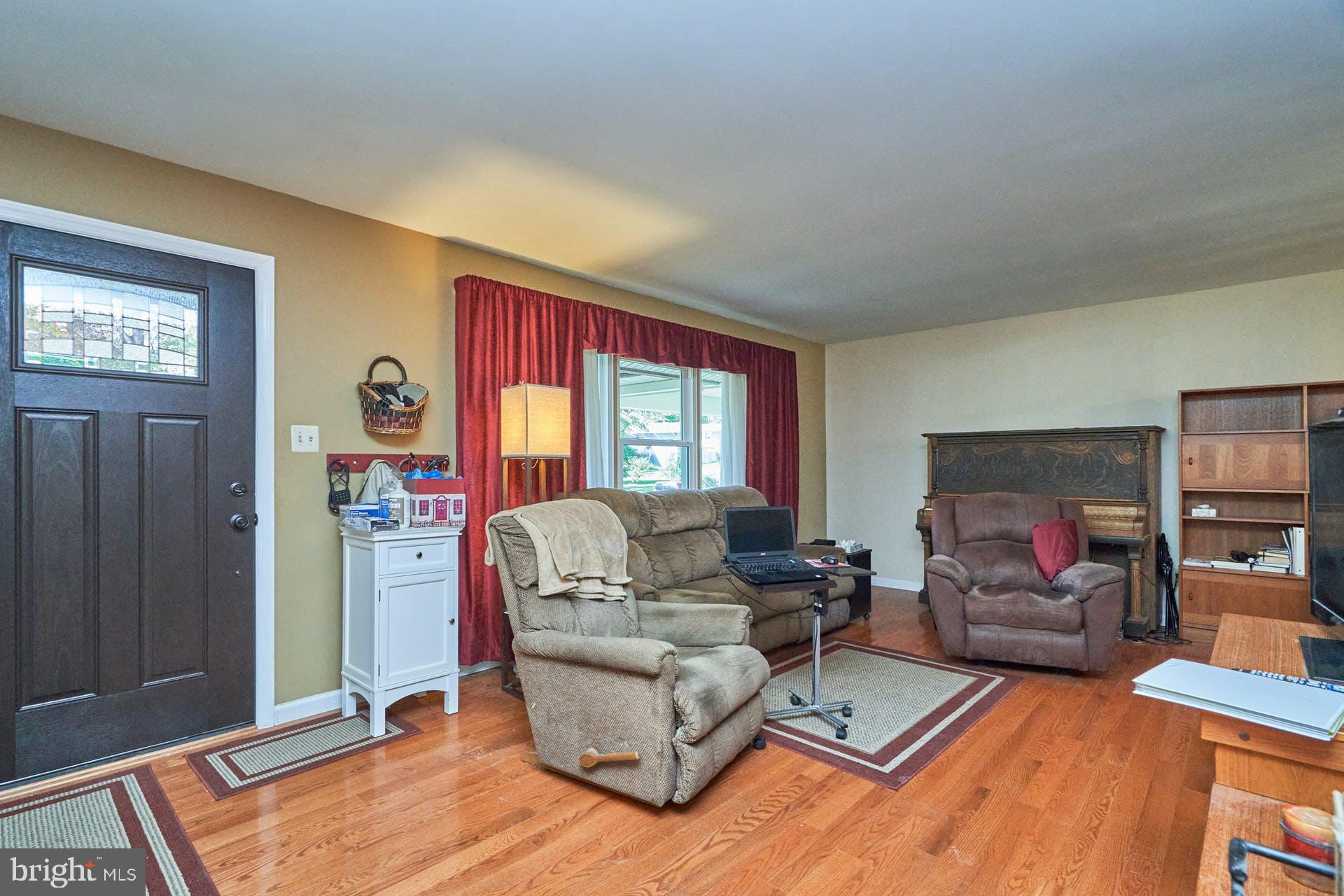 11106 Del Rio Drive Fairfax, VA 22030 - Photo 16 of 48 Formal Living Room