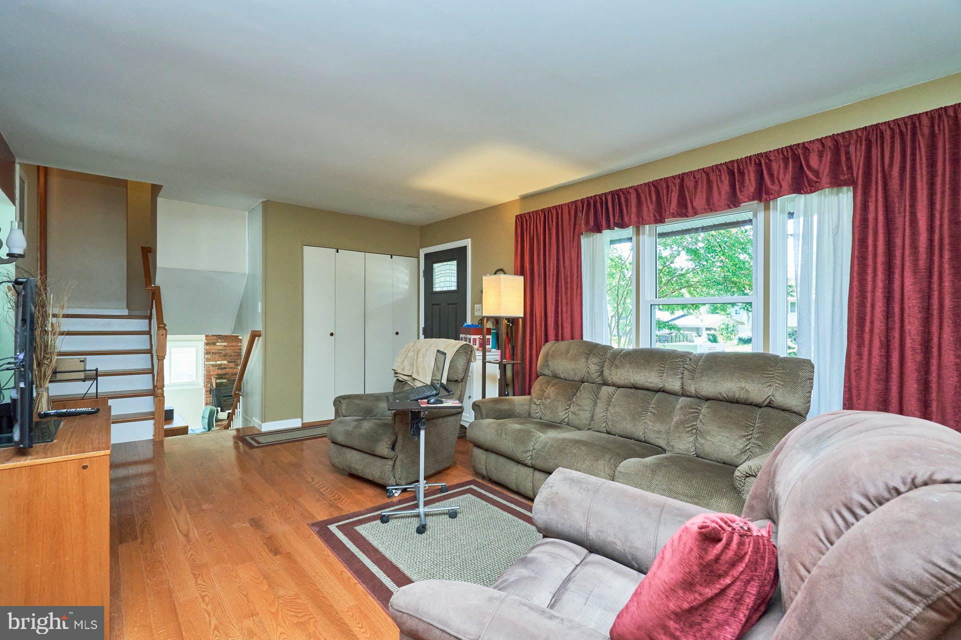11106 Del Rio Drive Fairfax, VA 22030 - Photo 17 of 48 Formal Living Room with View to Upper Level