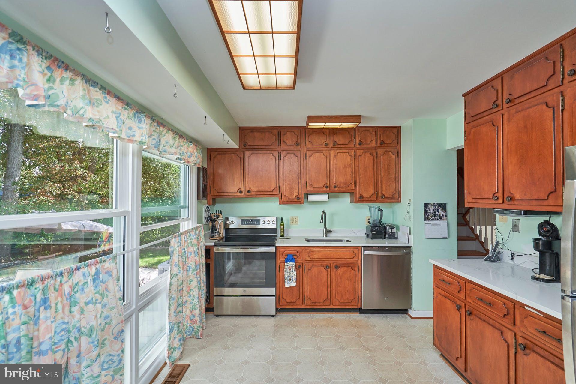 11106 Del Rio Drive Fairfax, VA 22030 - Photo 20 of 48 New Quartz and Appliances