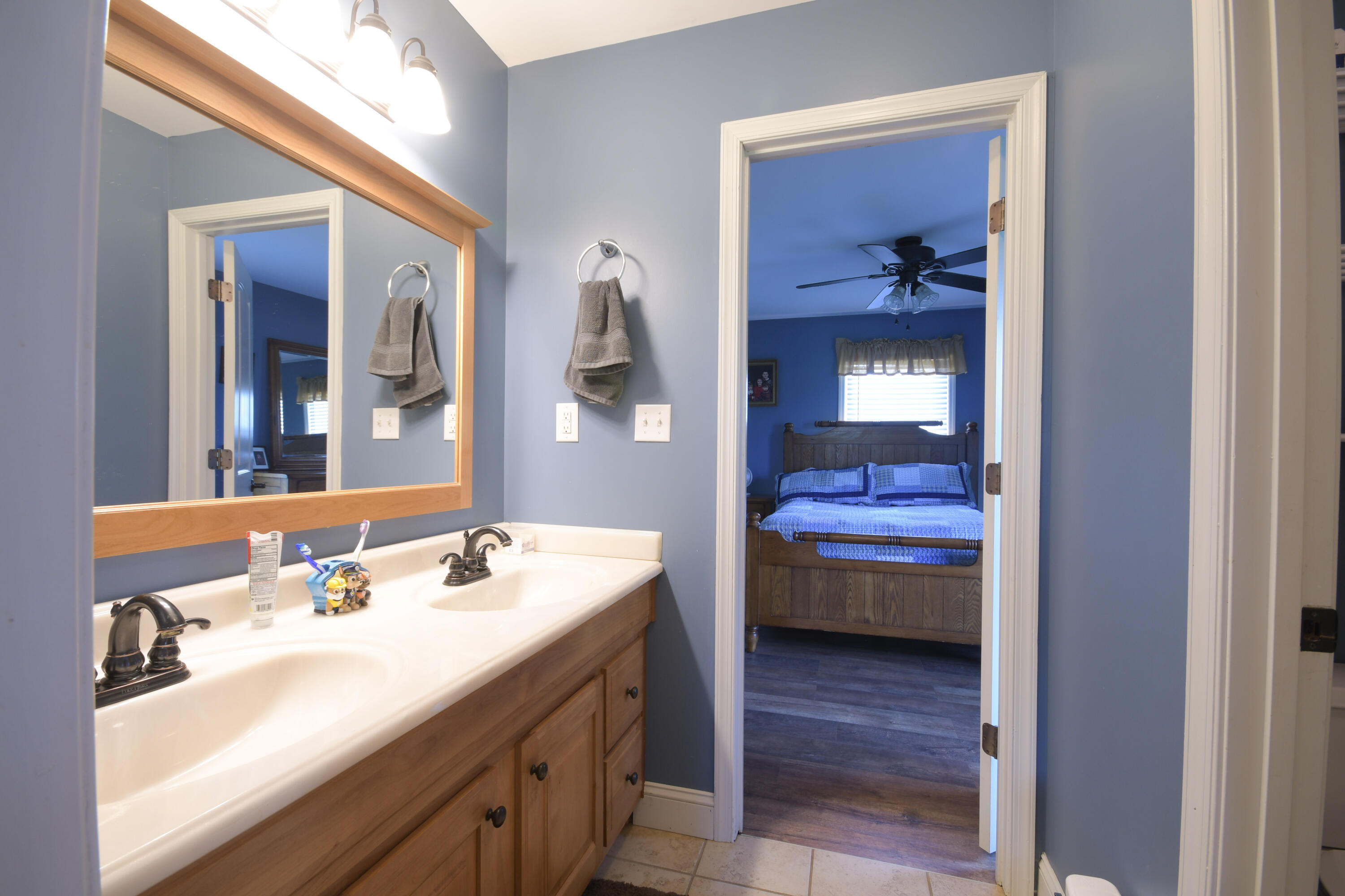 7625 Irvine Road Winchester, KY 40391 - Photo 70 of 78 Bedroom 2 & 3 bathroom-6