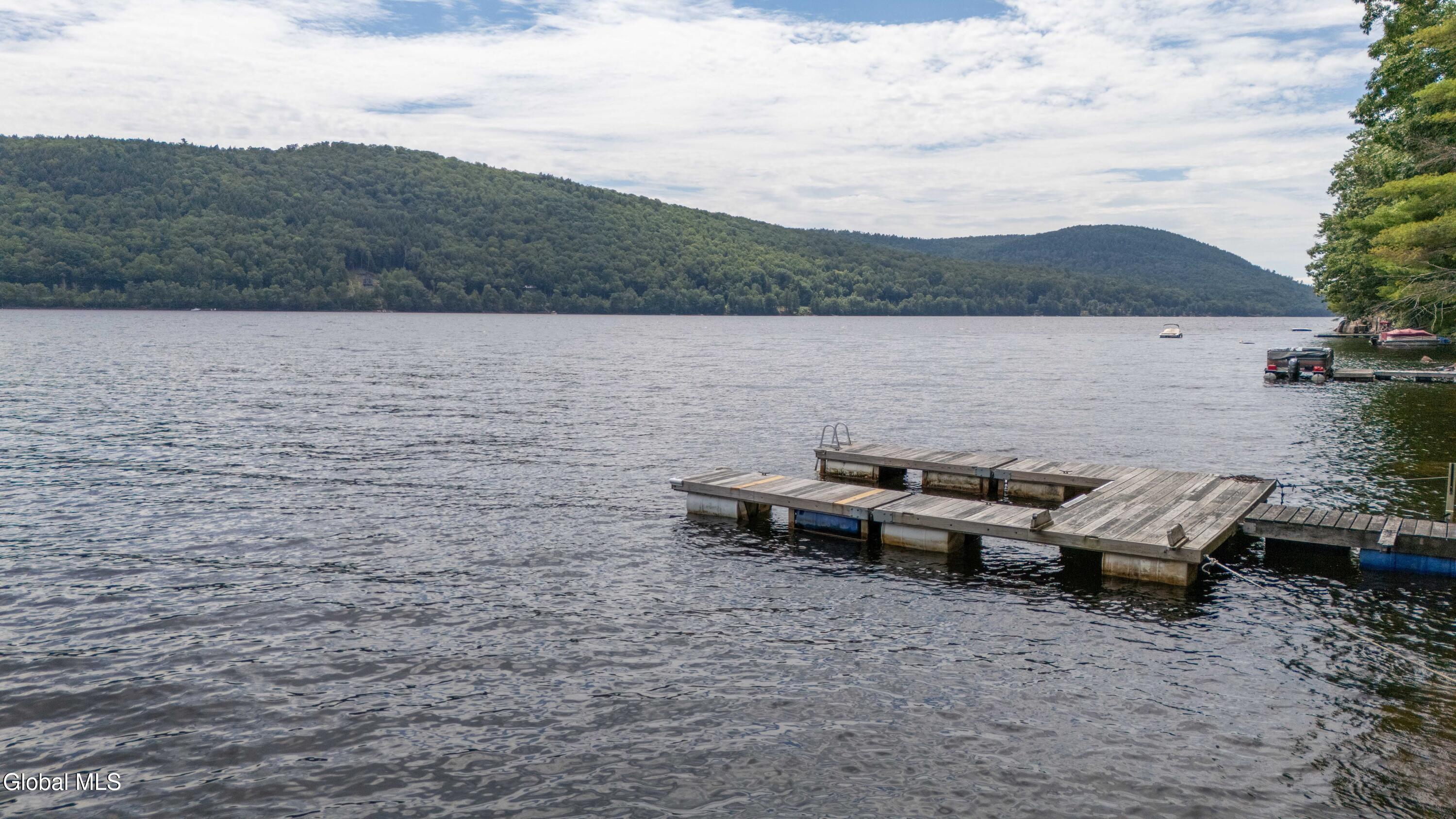1379 N Shore Rd-86
