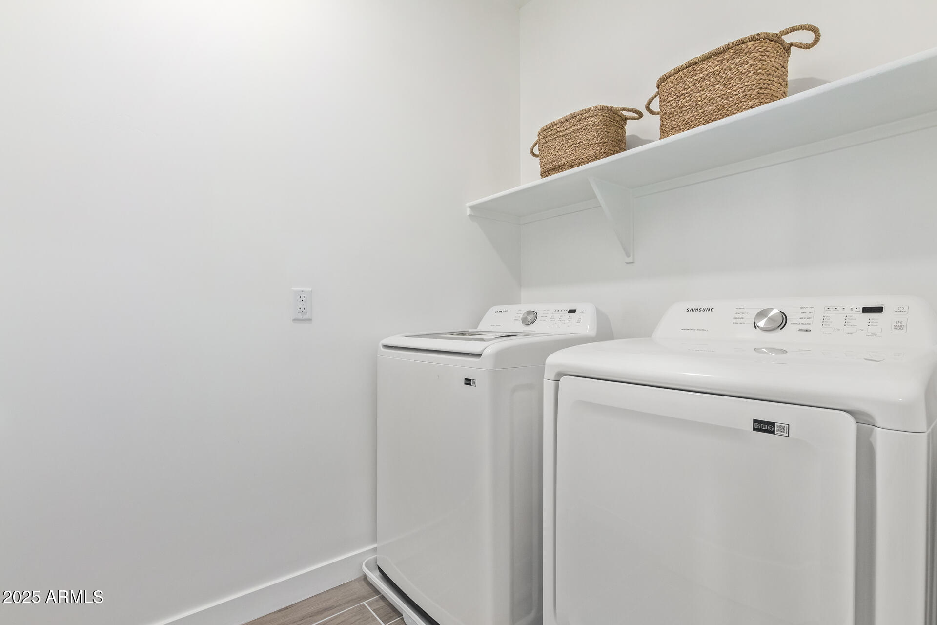 3230 East Thomas Road, Unit 184 Mesa, AZ 85213 - Photo 26 of 30 a utility room with dryer and washer