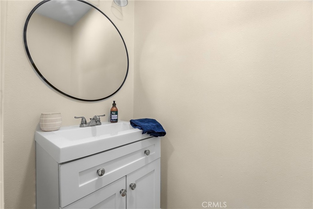 329 Catalpa Avenue Brea, CA 92821 - Photo 20 of 27 Powder Room