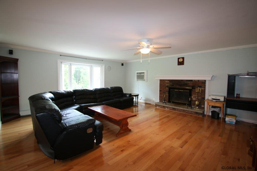 123 Raylinsky Road Malta, NY 12019 - Photo 4 of 19 Photo 4