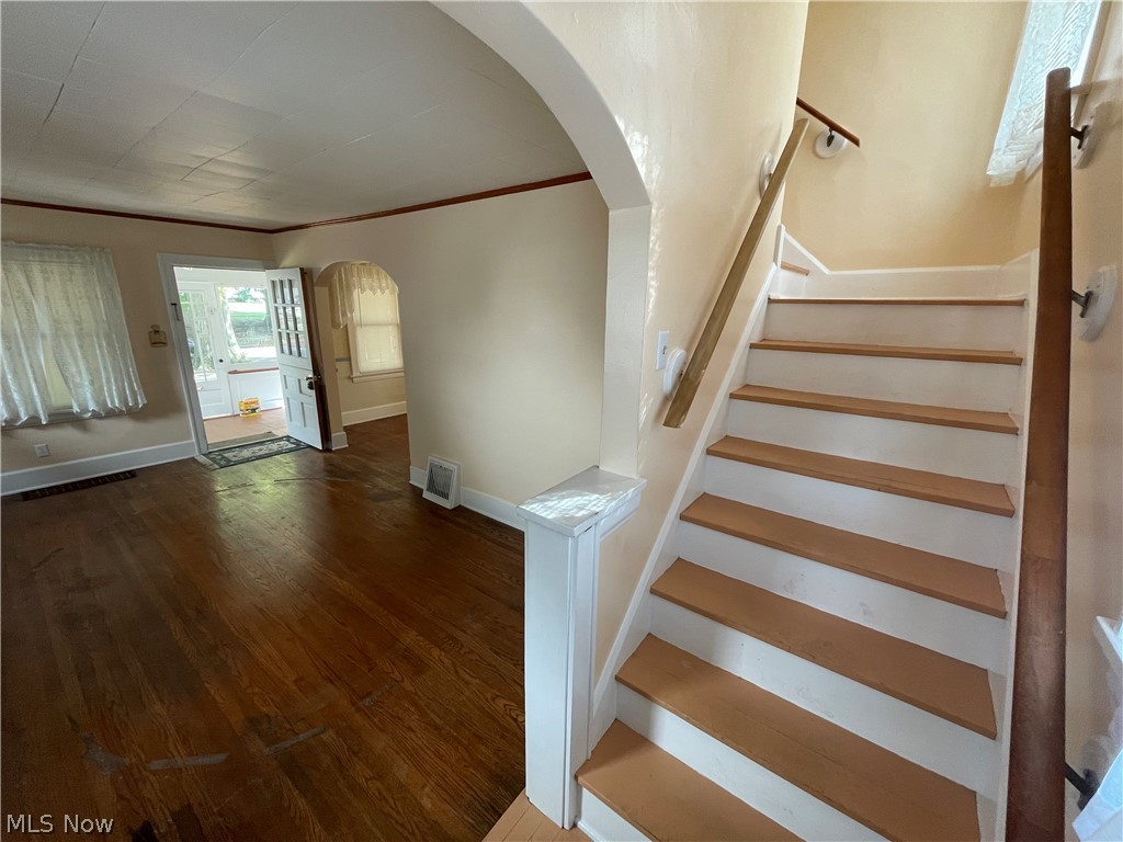620 Garry Road Akron, OH 44305 - Photo 33 of 34 Stairway to second floor