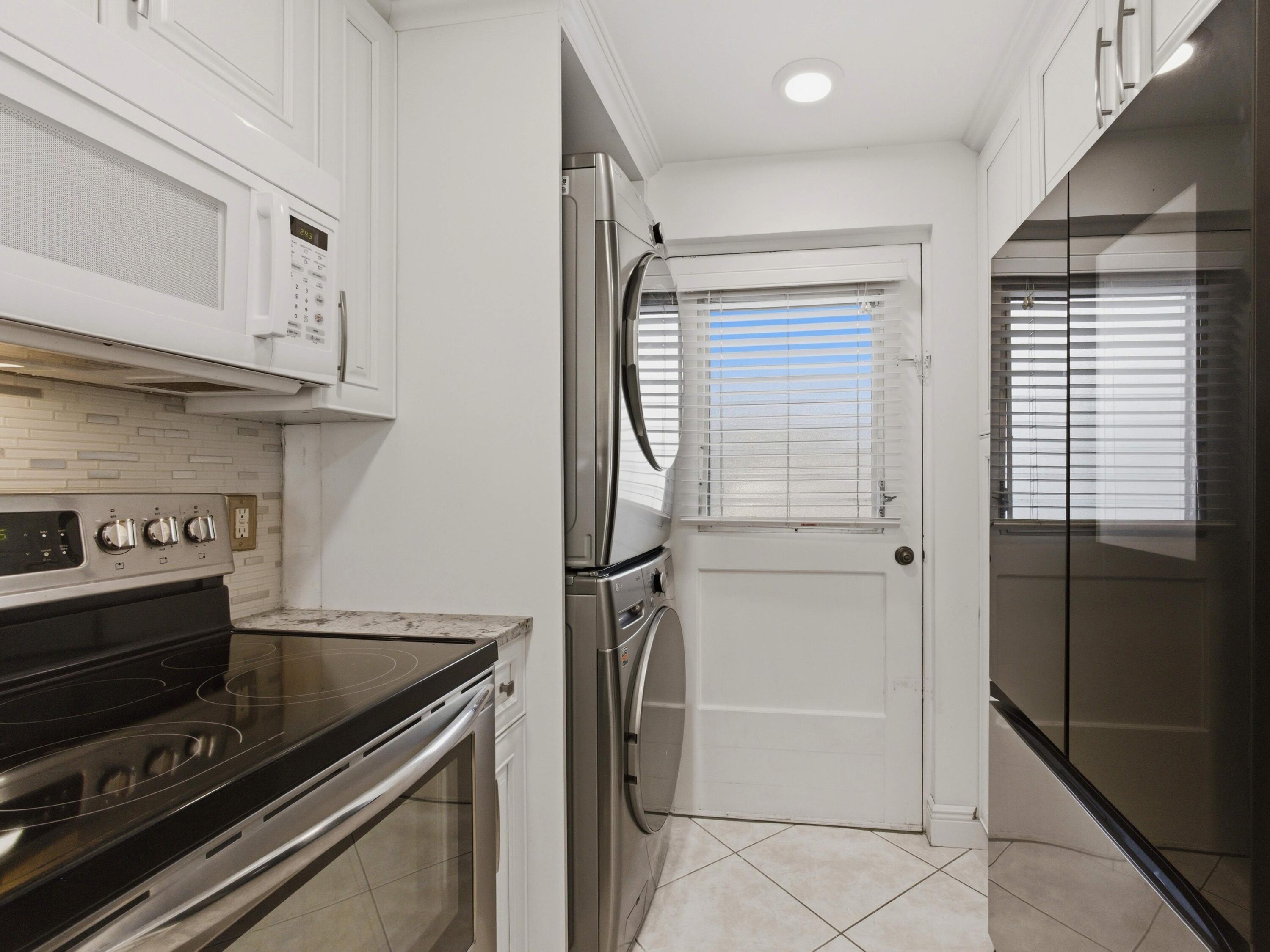 5700 Northwest 2nd Avenue, Unit 108 Boca Raton, FL 33487 - Photo 8 of 38 Kitchen