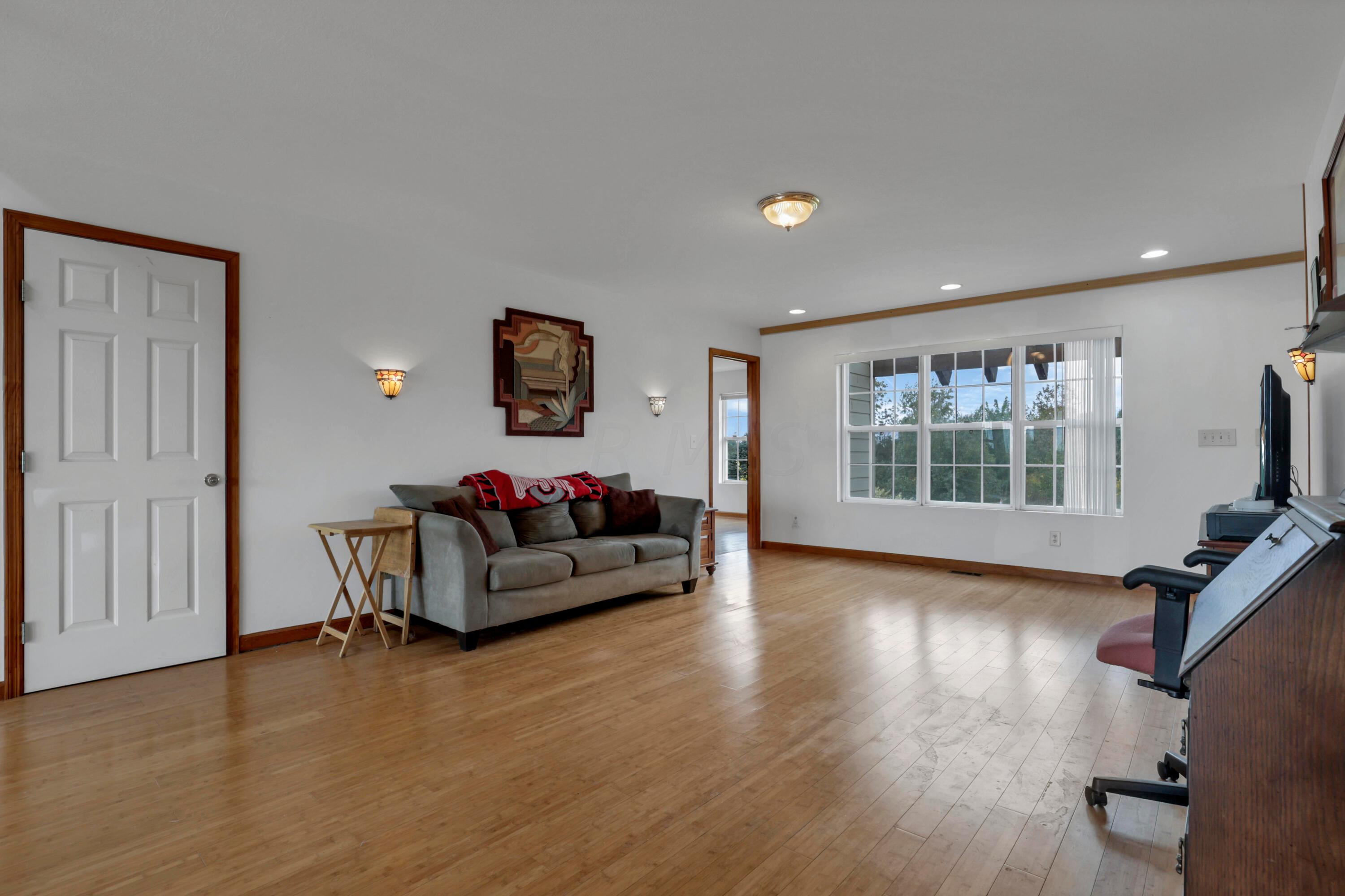 7569 Young Road Orient, OH 43146 - Photo 35 of 74 0N4A5401