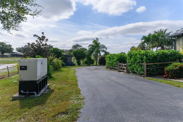 $1,650,000 | 5675 County Road 78, LaBelle, FL 33935
