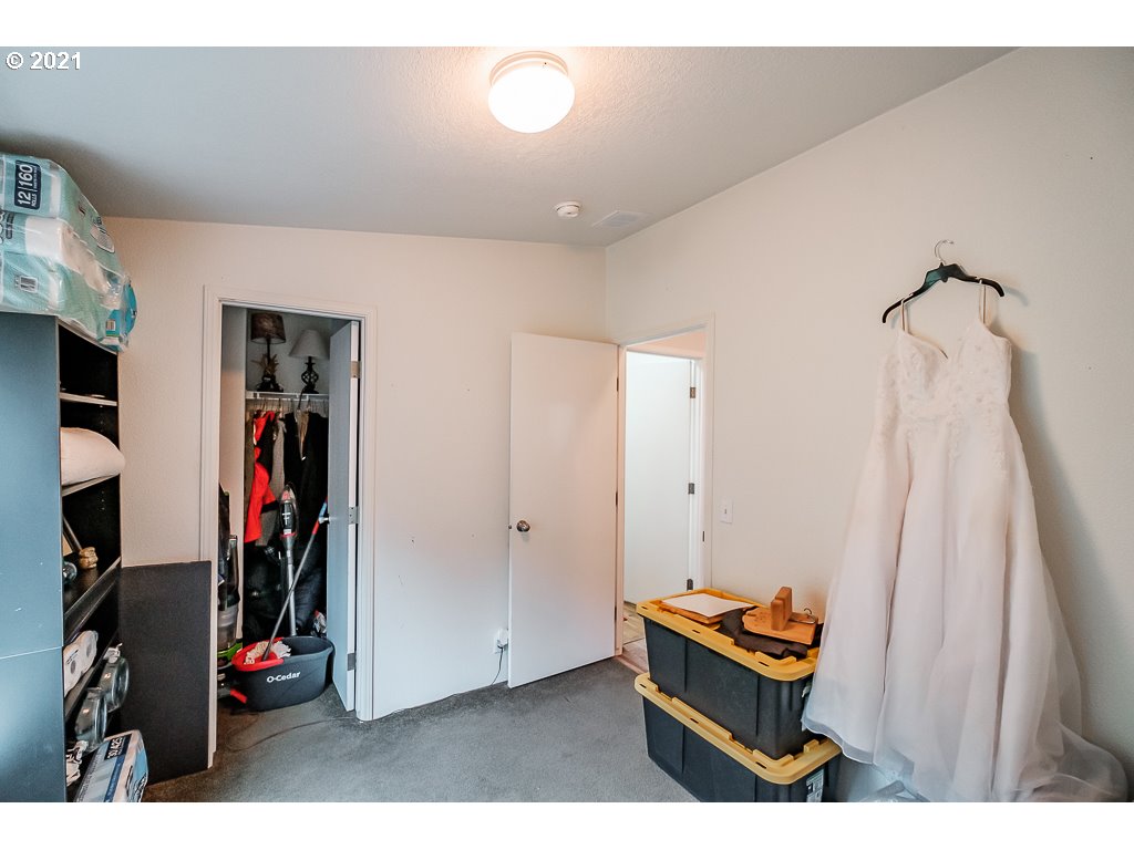 11035 Winstanley Lyons Or 97358 Lyons, OR 97358 - Photo 19 of 31 a living room with a furniture and a window