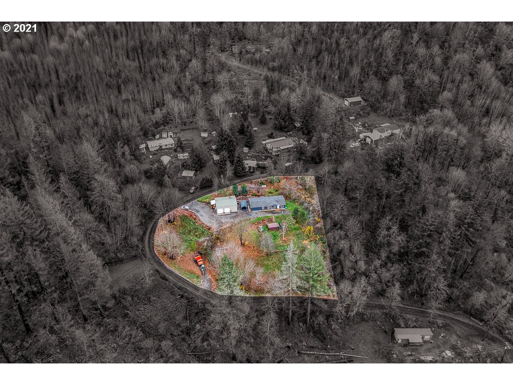 11035 Winstanley Lyons Or 97358 Lyons, OR 97358 - Photo 3 of 31 a picture of a room