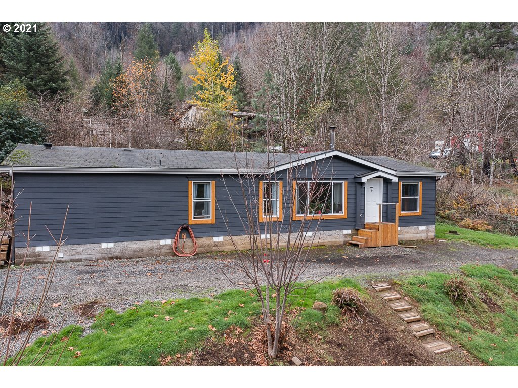 11035 Winstanley Lyons Or 97358 Lyons, OR 97358 - Photo 7 of 31 a backyard of a house with seating space