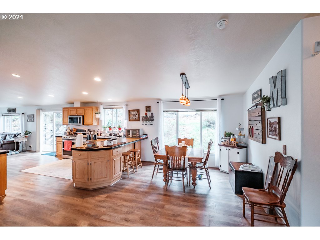 11035 Winstanley Lyons Or 97358 Lyons, OR 97358 - Photo 9 of 31 a living room with furniture and a large window