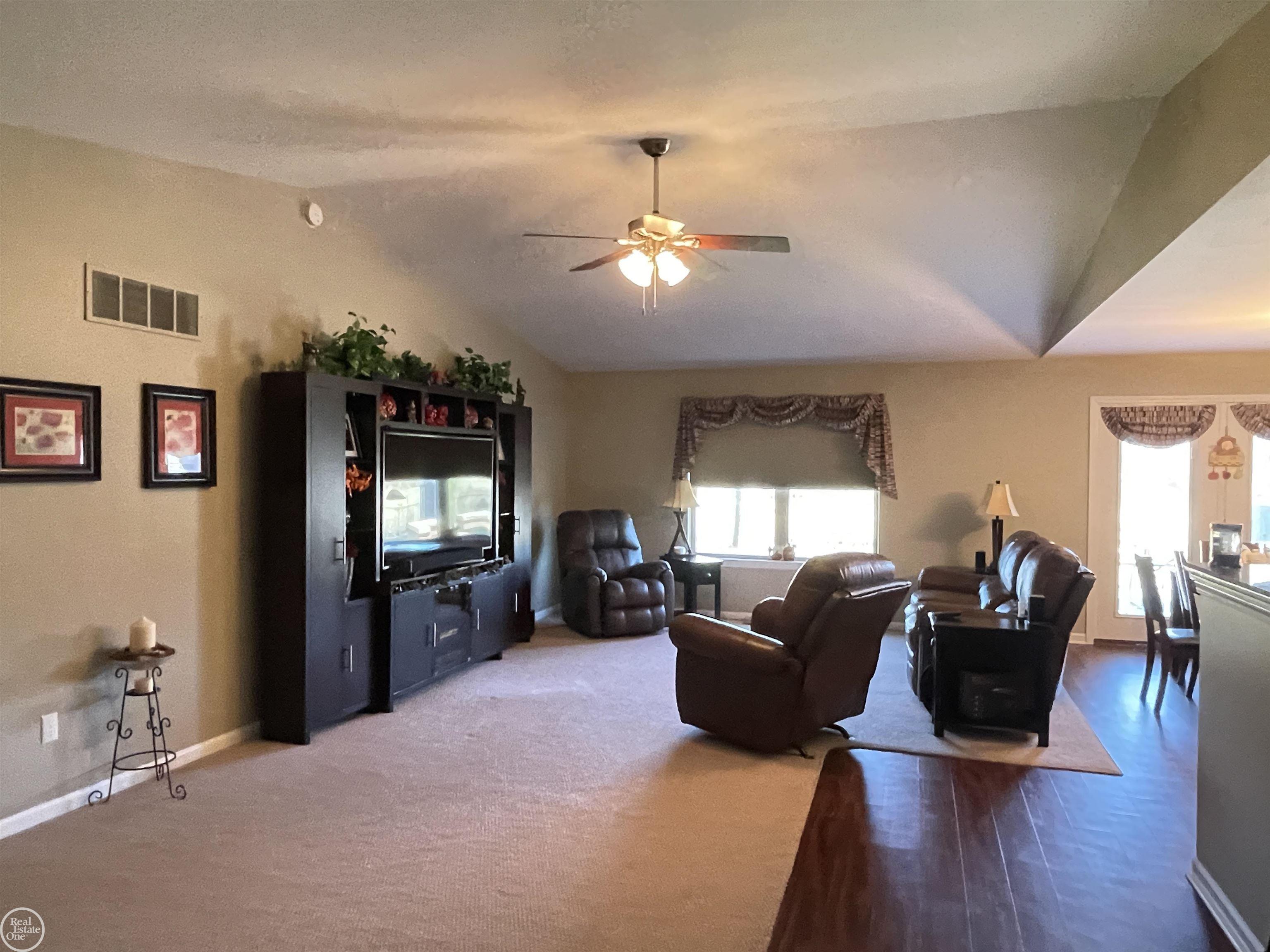 55 Rella Rae Avenue Marysville, MI 48040 - Photo 9 of 29 50095346-8.JPG