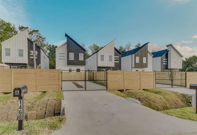 $399,990 | 9437 Pembrook Street, Houston, TX 77016