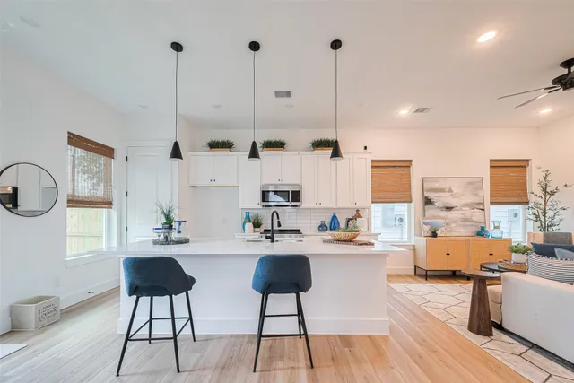 $399,990 | 9437 Pembrook Street, Houston, TX 77016