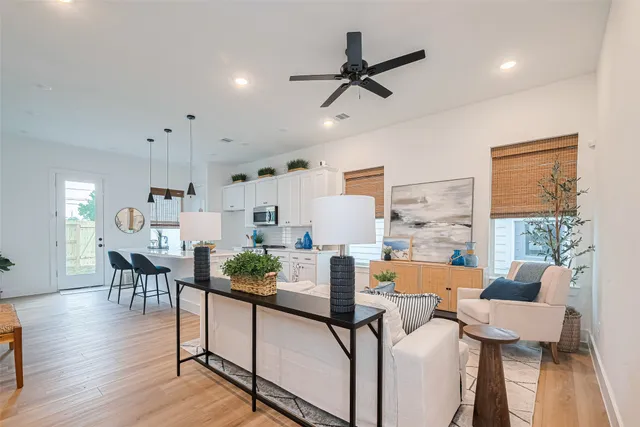 $399,990 | 9437 Pembrook Street, Houston, TX 77016