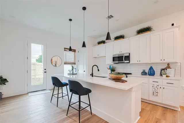 $399,990 | 9437 Pembrook Street, Houston, TX 77016