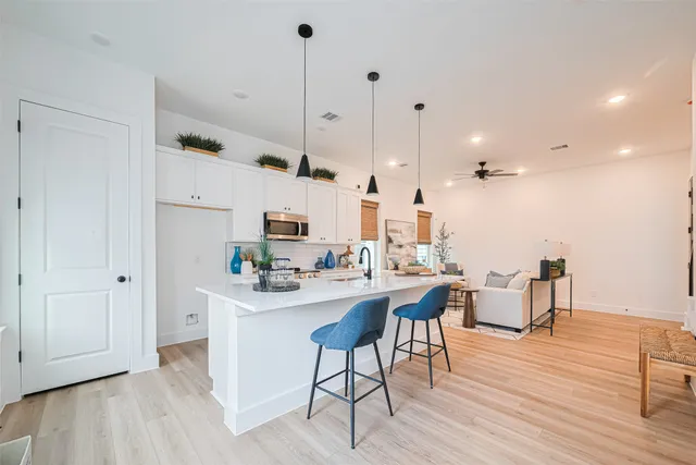 $399,990 | 9437 Pembrook Street, Houston, TX 77016