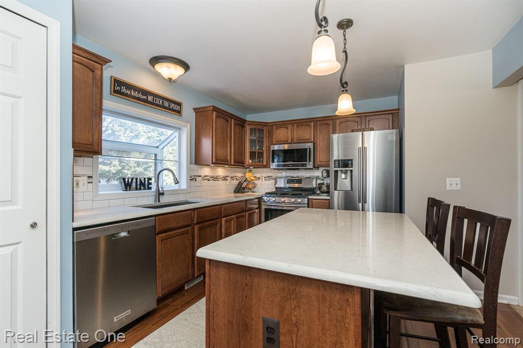 390 Shadywood Road Rochester Hills, MI 48307 - Photo 11 of 38