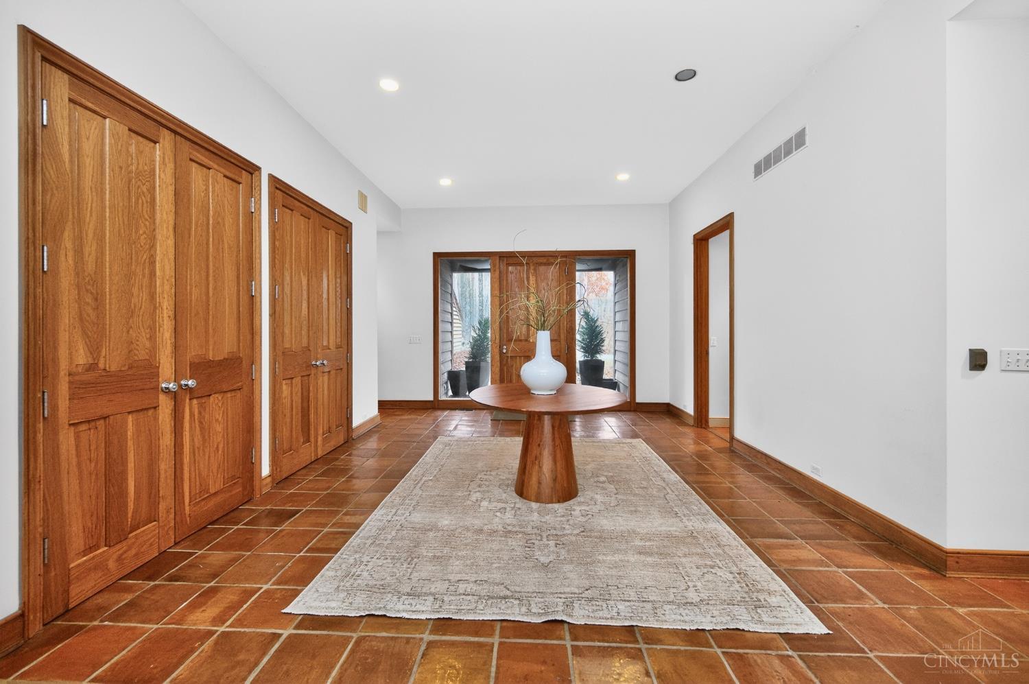 8905 Hopewell Road Cincinnati, OH 45242 - Photo 5 of 51
