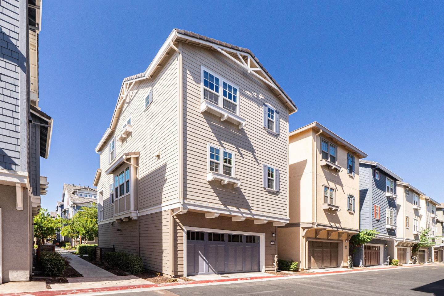 3710 Pyramid Way Mountain View, CA 94043 - Photo 33 of 52 a front view of a building