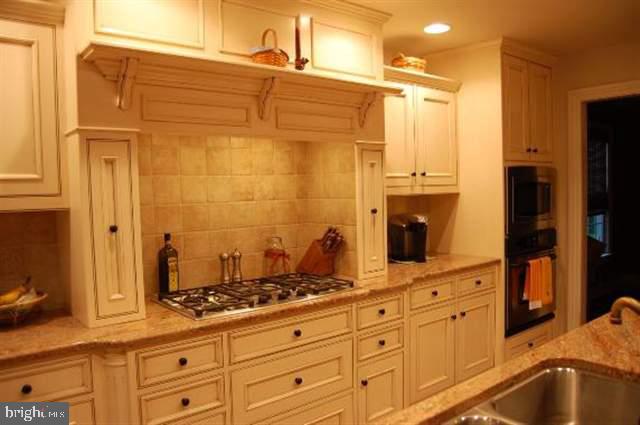 1379 Indian Peg Road Boiling Springs, PA 17007 - Photo 10 of 25 Gallery Image 10