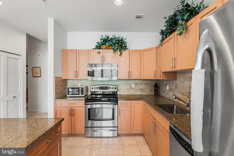 $380,000 | 901 North Penn Street, Unit F1609, Philadelphia, PA 19123