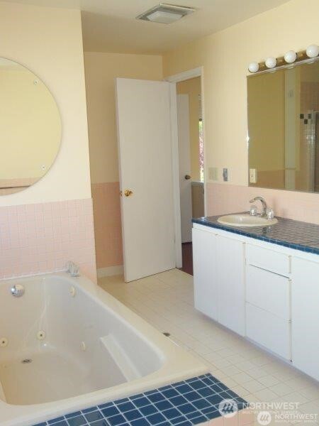 2320 West Viewmont Way West Seattle, WA 98199 - Photo 14 of 15