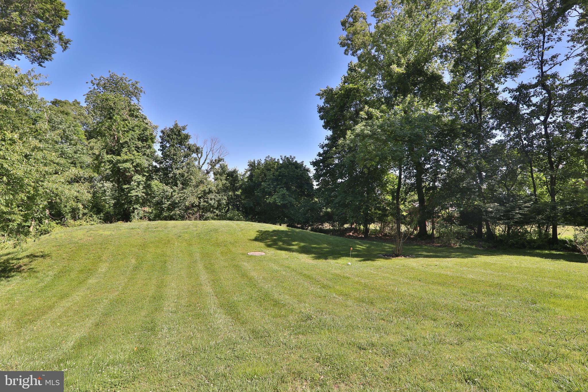 122 Durham Road Newtown, PA 18940 - Photo 5 of 26 Front Yard