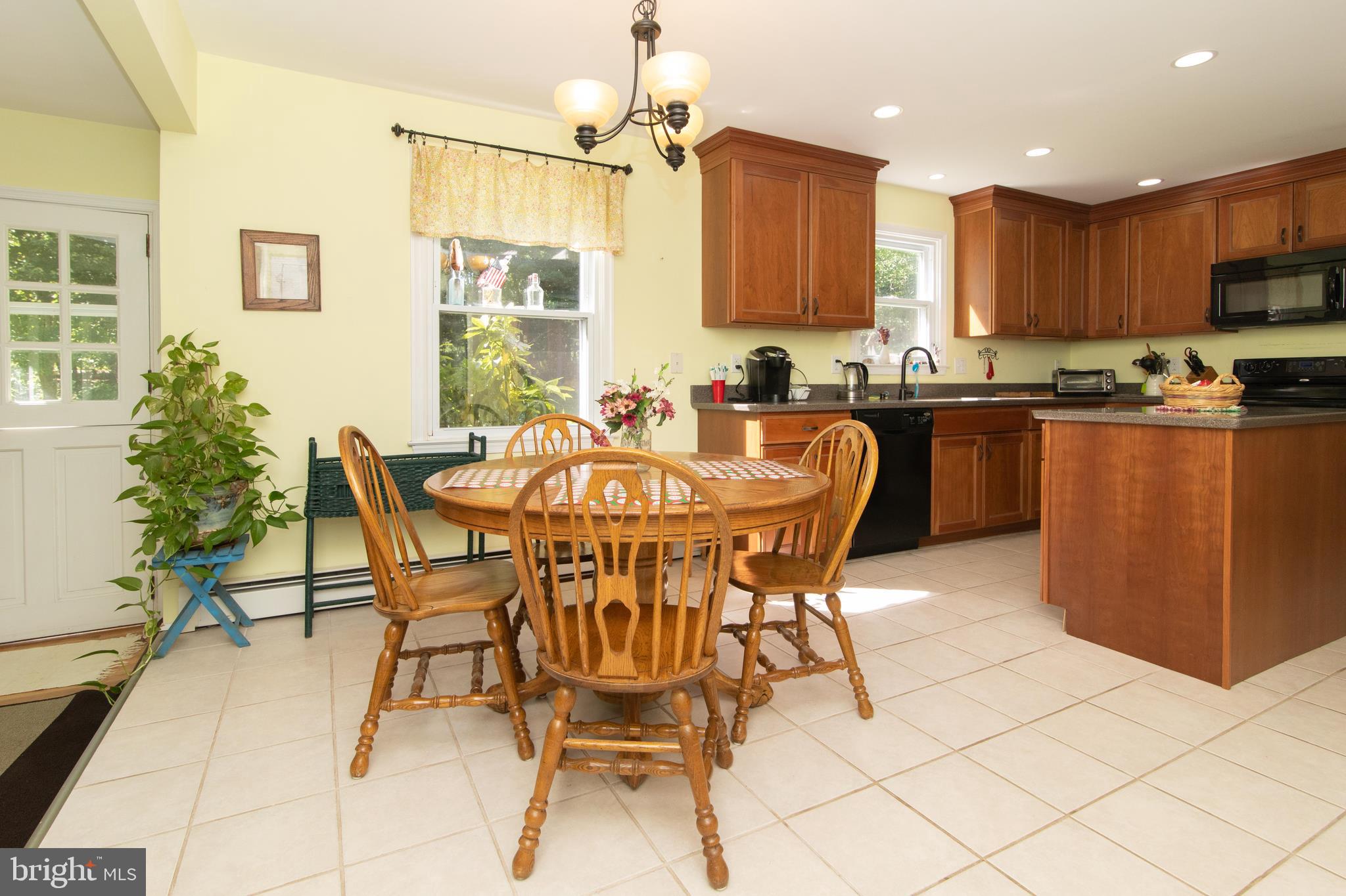 122 Durham Road Newtown, PA 18940 - Photo 9 of 26 Eat In Kitchen