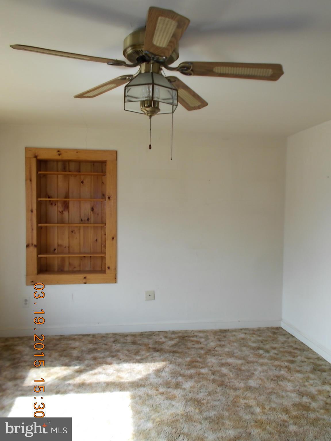 7 Mills Road Gaithersburg, MD 20877 - Photo 11 of 15 Living Room