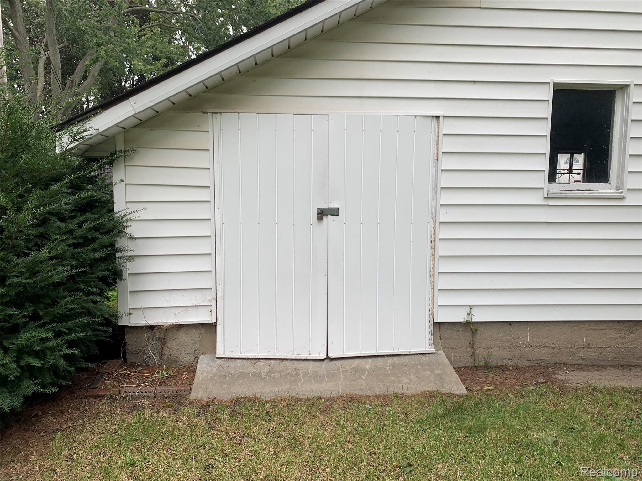 8320 Canal Road Sterling Heights, MI 48314 - Photo 10 of 58 IMG_0654 - Copy.JPG